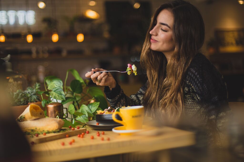 8 τρόποι με τους οποίους τα εστιατόρια μπορούν να προσελκύσουν και να αλληλεπιδράσουν με τους Millennials